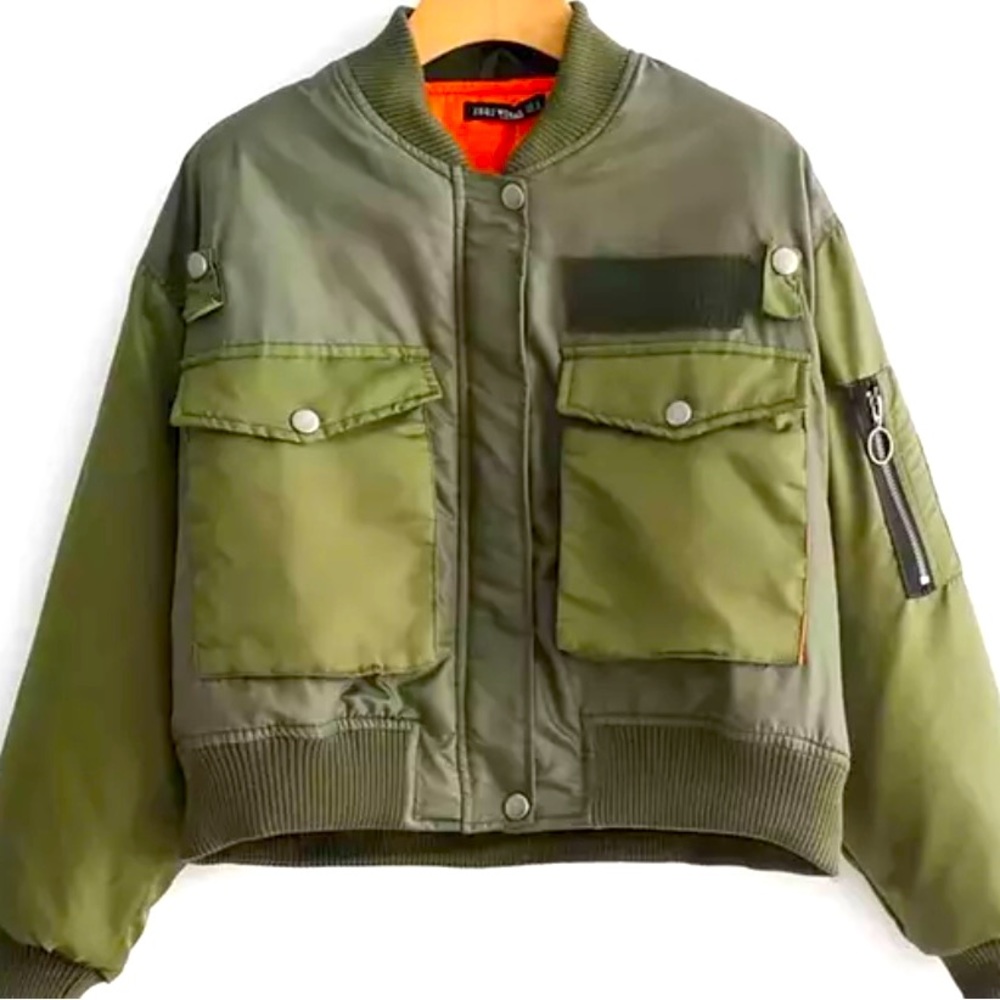 Amazing army cropped bomber jacket. Size small
